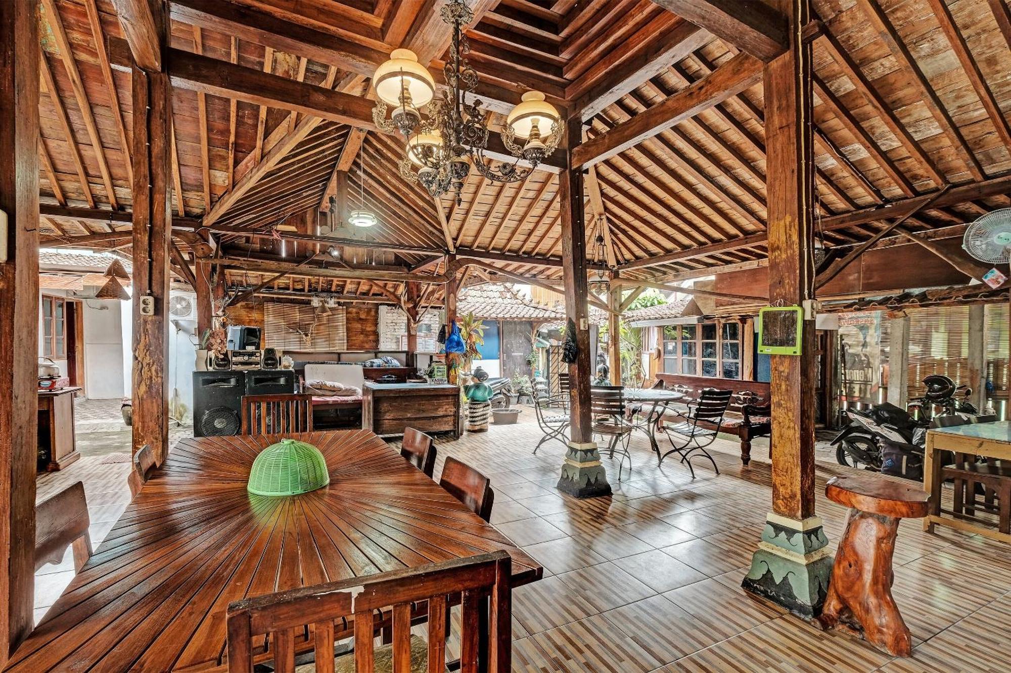 Spot On 91916 Joglo Doyong Homestay Syariah 日惹 外观 照片