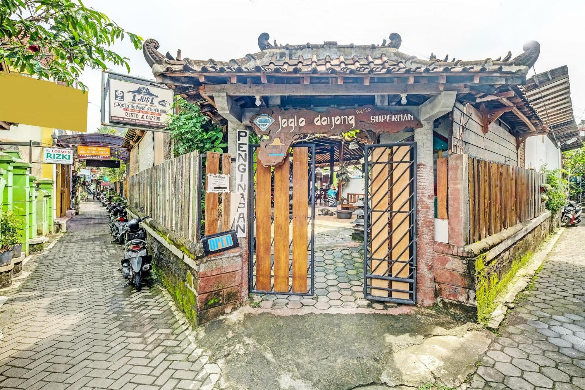 Spot On 91916 Joglo Doyong Homestay Syariah 日惹 外观 照片