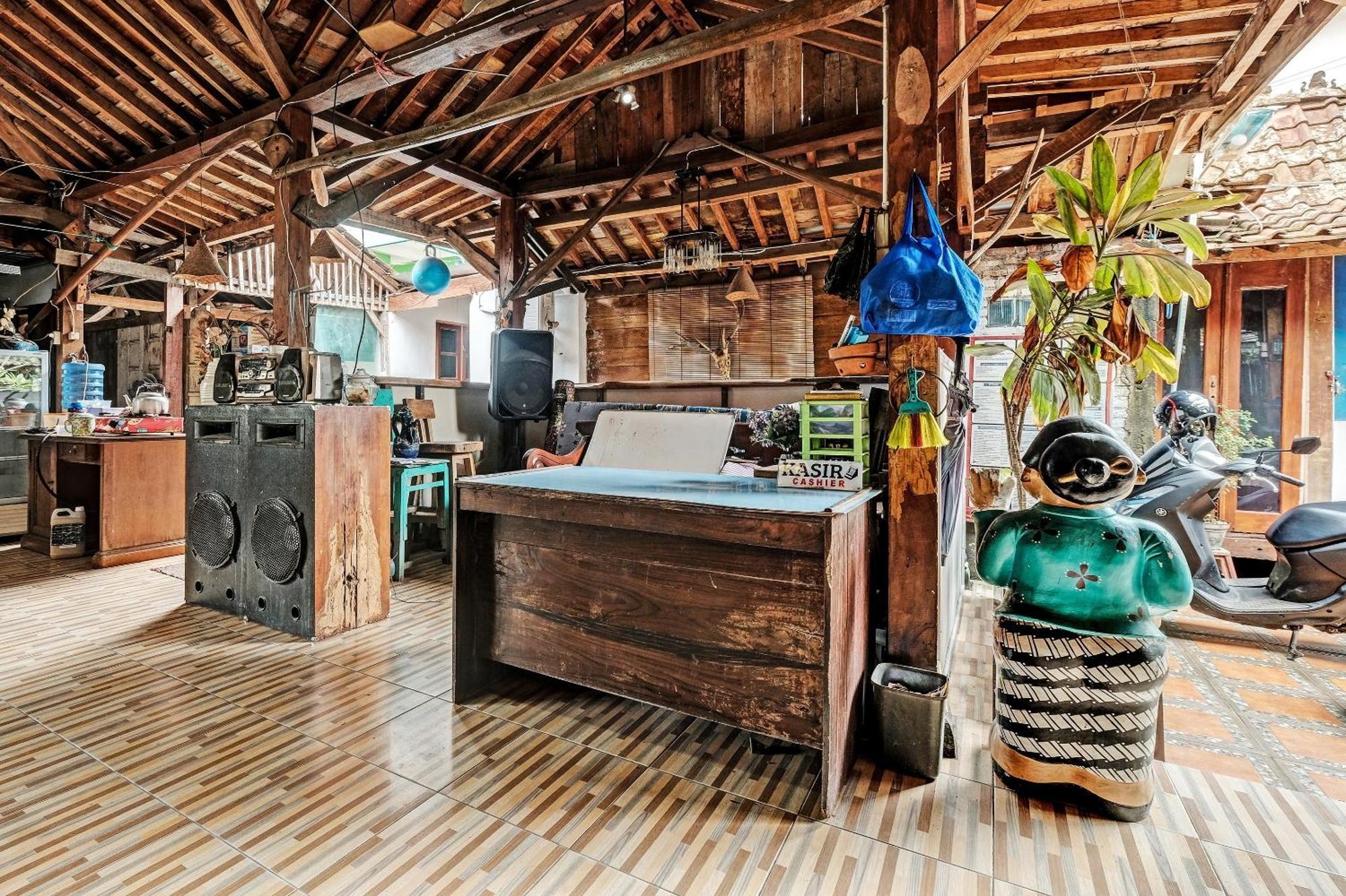 Spot On 91916 Joglo Doyong Homestay Syariah 日惹 外观 照片